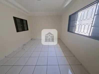 Casa com 3 Quartos para alugar, 270m² no Cidade Jardim, Uberlândia