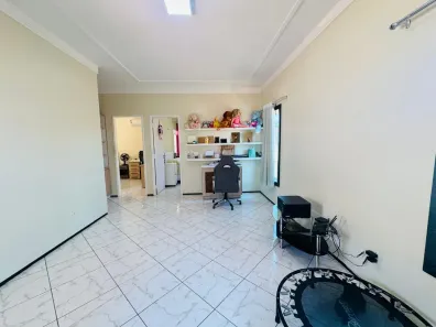 Casa com 5 Quartos à venda, 240m² no Engenheiro Luciano Cavalcante, Fortaleza