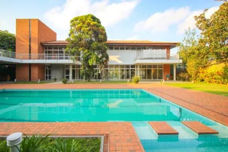 Casa com 6 Quartos para alugar, 1550m² no Vila Tramontano, São Paulo