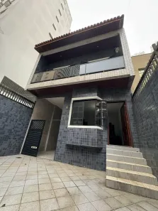 Sobrado com 4 Quartos à venda, 249m² no Gonzaga, Santos