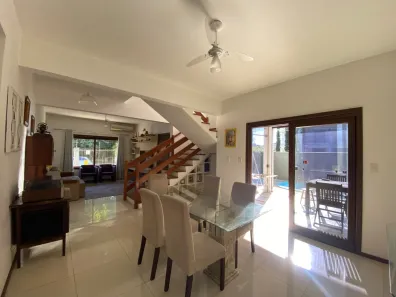 Casa com 3 Quartos à venda, 201m² no Saguaçu, Joinville