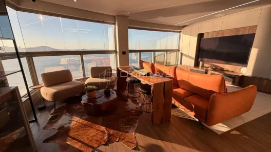 Apartamento com 3 Quartos para alugar, 183m² no Centro, Balneário Camboriú