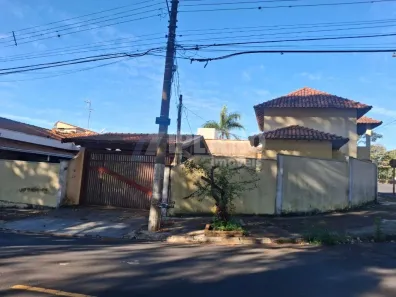 Sobrado com 3 Quartos para alugar, 235m² no Residencial Samambaia, São Carlos