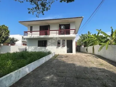 Casa com 3 Quartos para alugar, 235m² no Tomazetti, Santa Maria