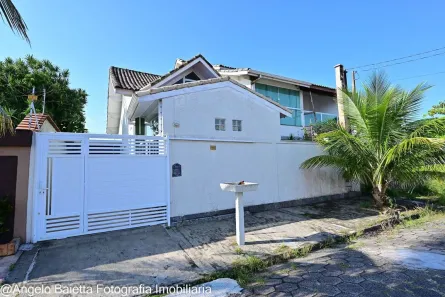 Sobrado com 3 Quartos à venda, 165m² no Bal Stella Maris, Peruíbe