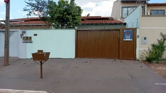 Casa com 3 Quartos para alugar, 120m² no Jardim Europa, Goiânia