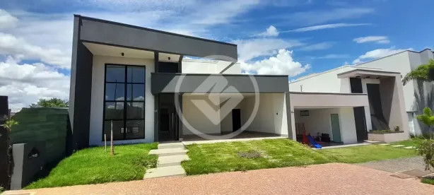 Casa de Condomínio com 3 Quartos à venda, 200m² no Grand Ville, Uberlândia