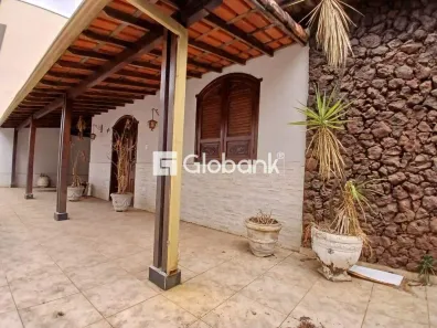 Casa com 3 Quartos à venda, 134m² no Centro, Montes Claros
