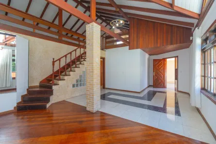 Casa com 6 Quartos para alugar, 300m² no Santo Inácio, Curitiba