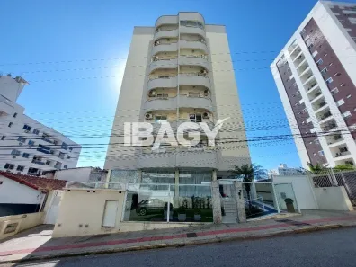 Apartamento com 2 Quartos para alugar, 68m² no Barreiros, São José