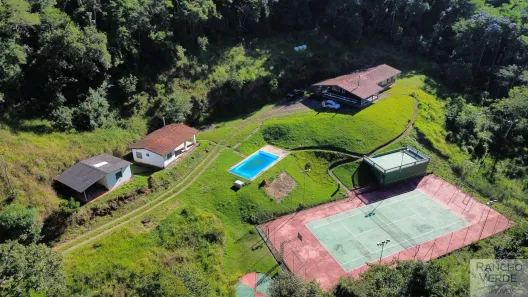 Fazenda/Sítio com 3 Quartos à venda, 14m² no Centro, Jambeiro