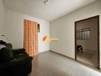 Casa com 2 Quartos para alugar, 45m² no Centro, Divinópolis