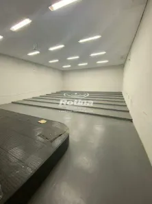 Prédio Comercial para alugar, 1300m² no Osvaldo Rezende, Uberlândia