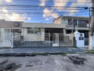Casa com 5 Quartos para venda ou aluguel, 330m² no São José, Aracaju