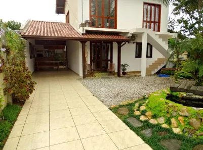 Casa com 2 Quartos para alugar, 100m² no Centro, Porto Belo