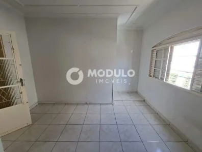 Apartamento com 3 Quartos para alugar, 120m² no Centro, Uberlândia