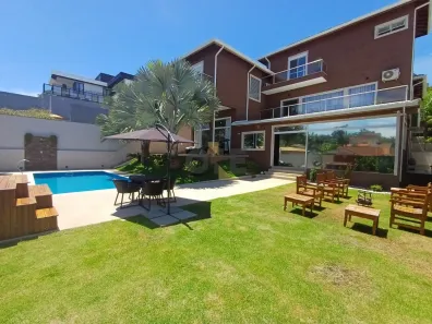 Casa de Condomínio com 5 Quartos para alugar, 510m² no Jardim Indaiá, Embu das Artes