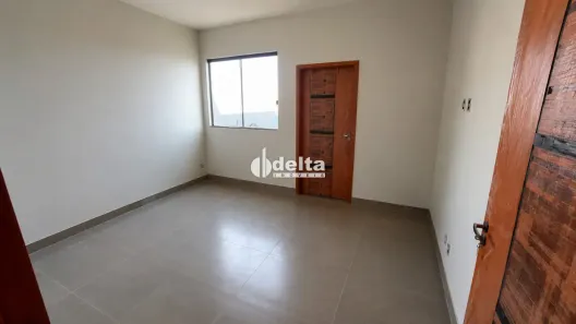 Casa com 2 Quartos à venda, 71m² no Jardim Holanda, Uberlândia