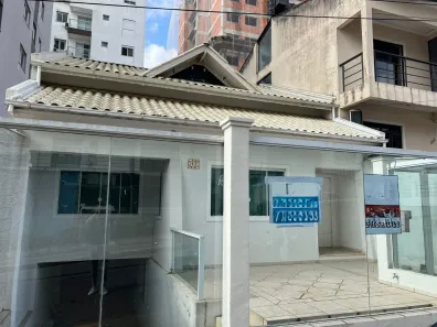 Casa com 3 Quartos à venda, 343m² no Barreiros, São José