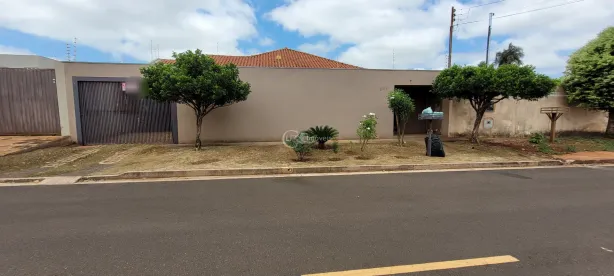 Casa com 4 Quartos à venda, 222m² no Parque Residencial Rita Vieira, Campo Grande