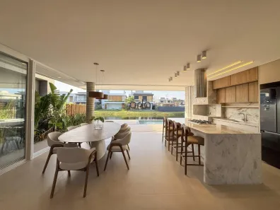 Casa de Condomínio com 4 Quartos à venda, 252m² no XANGRI-LÁ, Xangri-lá