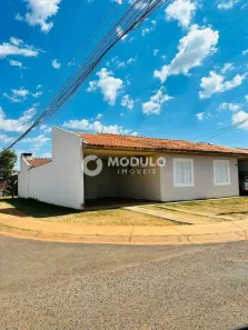 Casa de Condomínio com 3 Quartos para alugar, 100m² no Aclimação, Uberlândia