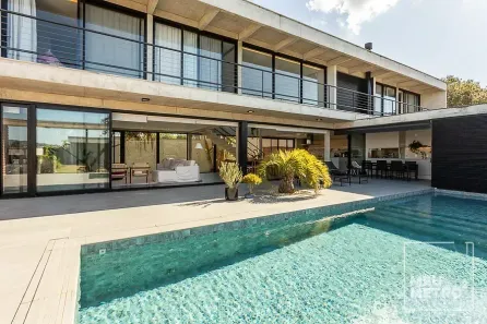 Casa com 4 Quartos à venda, 649m² no Rio Tavares, Florianópolis