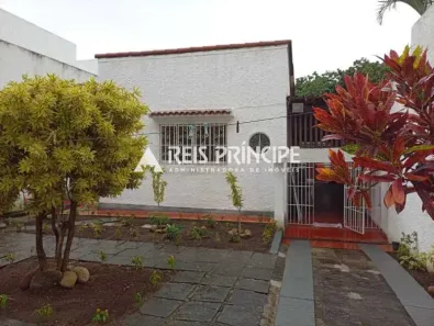 Casa com 3 Quartos para alugar, 190m² no Tanque, Rio de Janeiro
