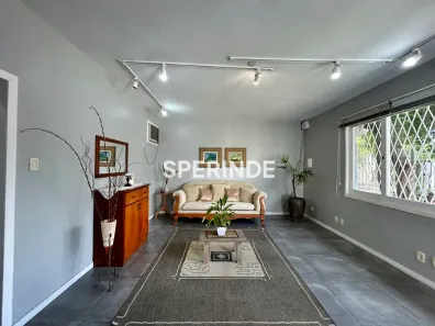 Casa com 3 Quartos para alugar, 227m² no Três Figueiras, Porto Alegre