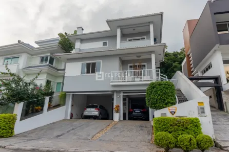 Casa com 3 Quartos à venda, 420m² no Pedra Branca, Palhoça