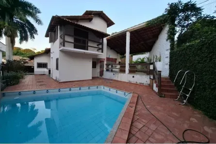 Casa com 4 Quartos à venda, 243m² no Sapê, Niterói