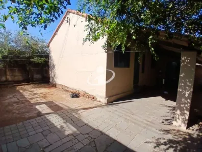 Casa com 3 Quartos para alugar, 159m² no Novo Mundo, Uberlândia