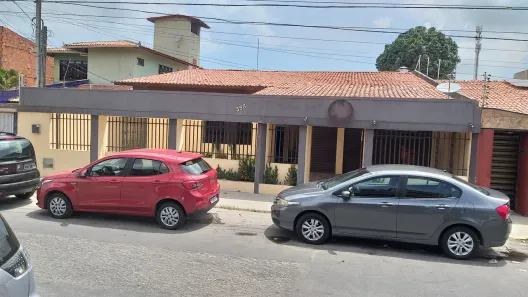 Imóvel Comercial com 3 Quartos para alugar, 254m² no Cidade dos Funcionários, Fortaleza