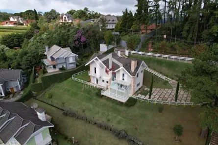 Casa com 4 Quartos à venda, 223m² no Alto do Capivari, Campos do Jordão