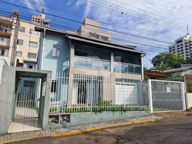 Casa com 3 Quartos para alugar, 216m² no Centro, Chapecó