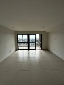 Apartamento com 2 Quartos para alugar, 79m² no Zona 08, Maringá