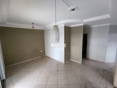 Casa com 3 Quartos para alugar, 80m² no Tibery, Uberlândia