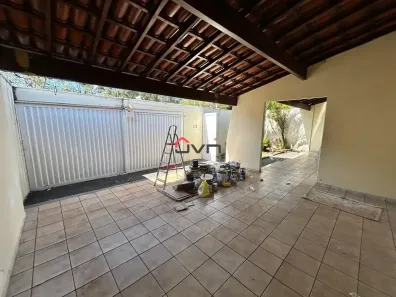 Casa com 3 Quartos para alugar, 190m² no Santa Mônica, Uberlândia