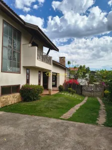 Sobrado com 3 Quartos para alugar, 383m² no Pinheiro, Valinhos