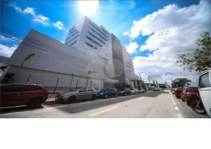 Prédio Comercial para alugar, 6189m² no Jardim dos Camargos, Barueri