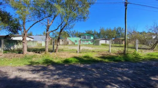 Lote/Terreno à venda, 300m² no Centro, Cidreira