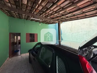 Casa com 3 Quartos para alugar, 80m² no Laranjeiras, Uberlândia
