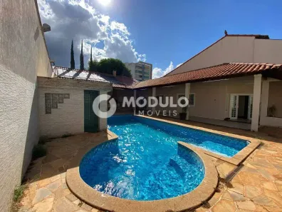 Prédio Comercial com 6 Quartos para alugar, 300m² no Santa Mônica, Uberlândia