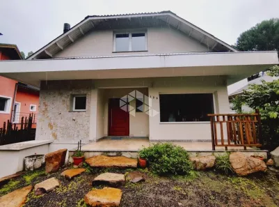 Casa com 4 Quartos à venda, 304m² no Ipê Amarelo, Gramado