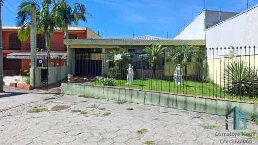 Casa com 7 Quartos à venda, 300m² no Guaíra, Curitiba