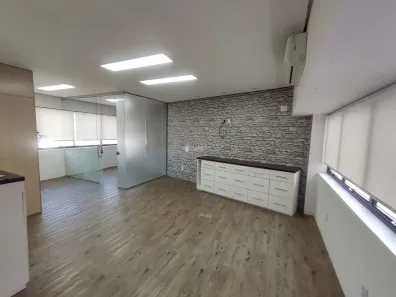 Sala Comercial à venda, 44m² no Três Figueiras, Porto Alegre