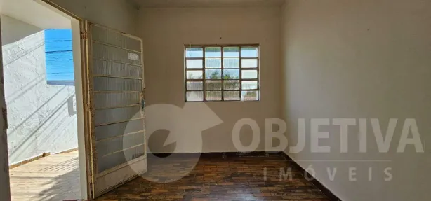Casa com 3 Quartos para alugar, 100m² no Custódio Pereira, Uberlândia