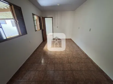 Casa com 2 Quartos para alugar, 60m² no Centro, Uberlândia