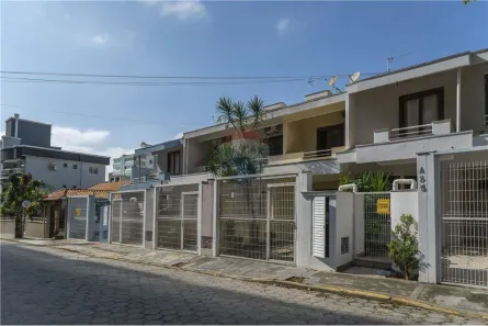 Casa com 2 Quartos à venda, 70m² no Bombas, Bombinhas