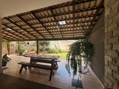 Casa com 3 Quartos à venda, 230m² no Parque das Flores, Goiânia
